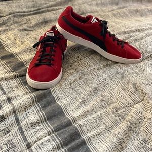 Mens suede Puma sneakers